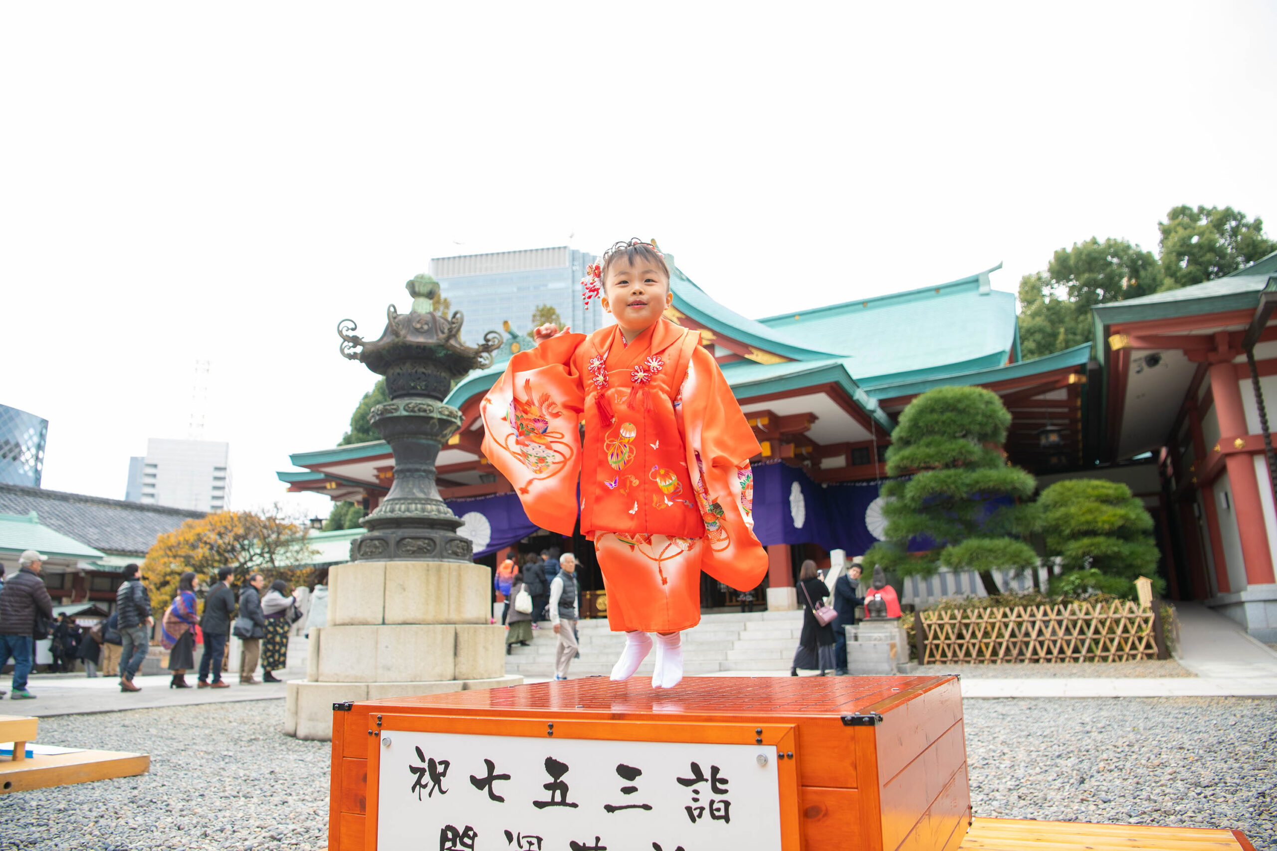 リカちゃん人形と記念撮影｜日枝神社で七五三出張撮影