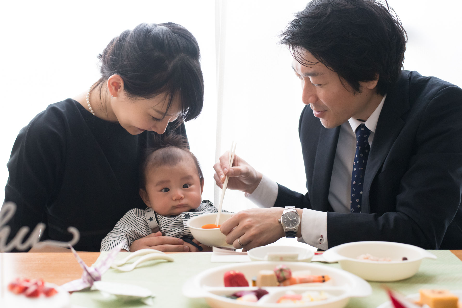 お宮参りとお食い初め｜やり方のポイントと出張撮影での記念写真の撮り方