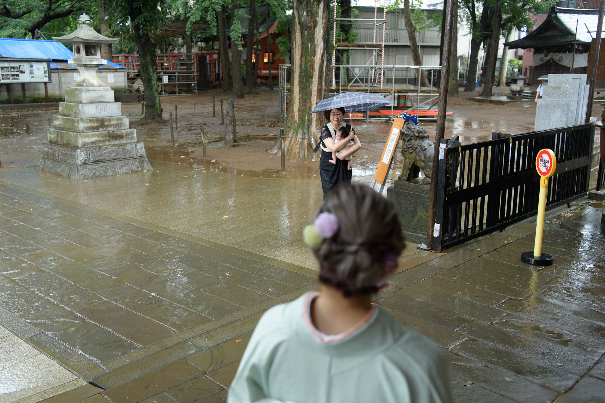 雨の鬼子母神お宮参り写真