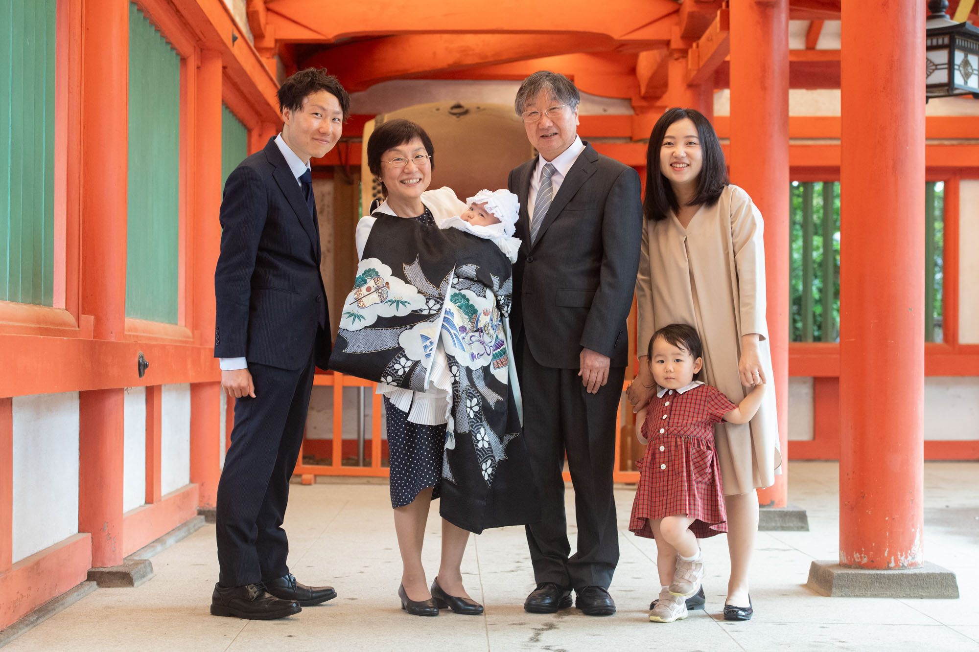 雨の日も安心！大宮氷川神社で撮るお宮参りの美しい記念写真