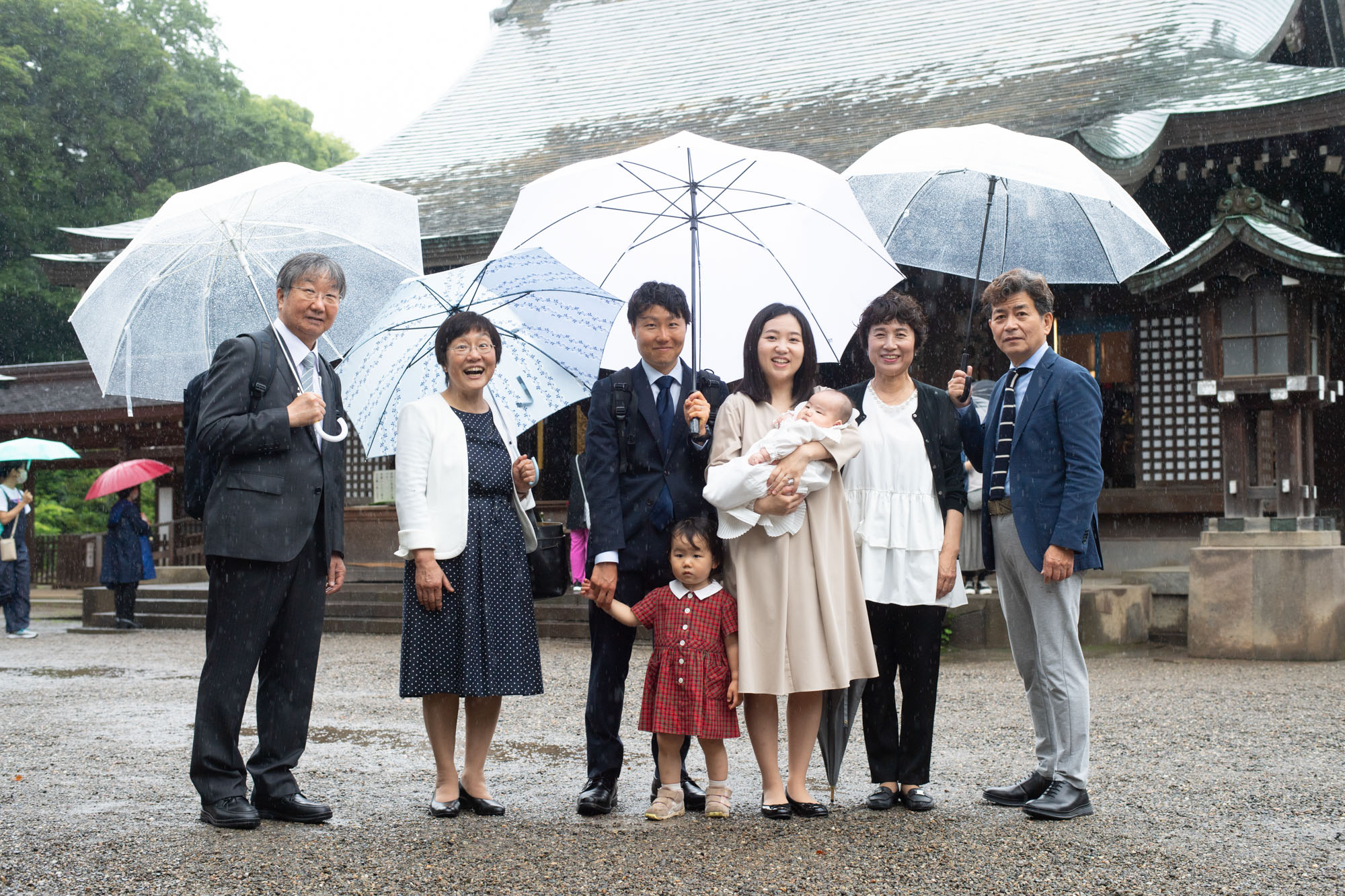 雨の日も安心！大宮氷川神社で撮るお宮参りの美しい記念写真