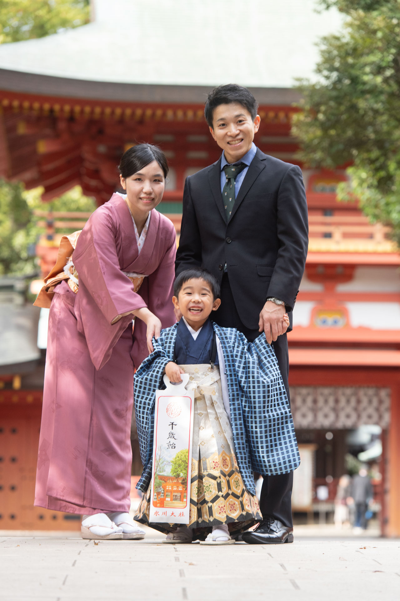 大宮氷川神社の参道で撮影した七五三写真