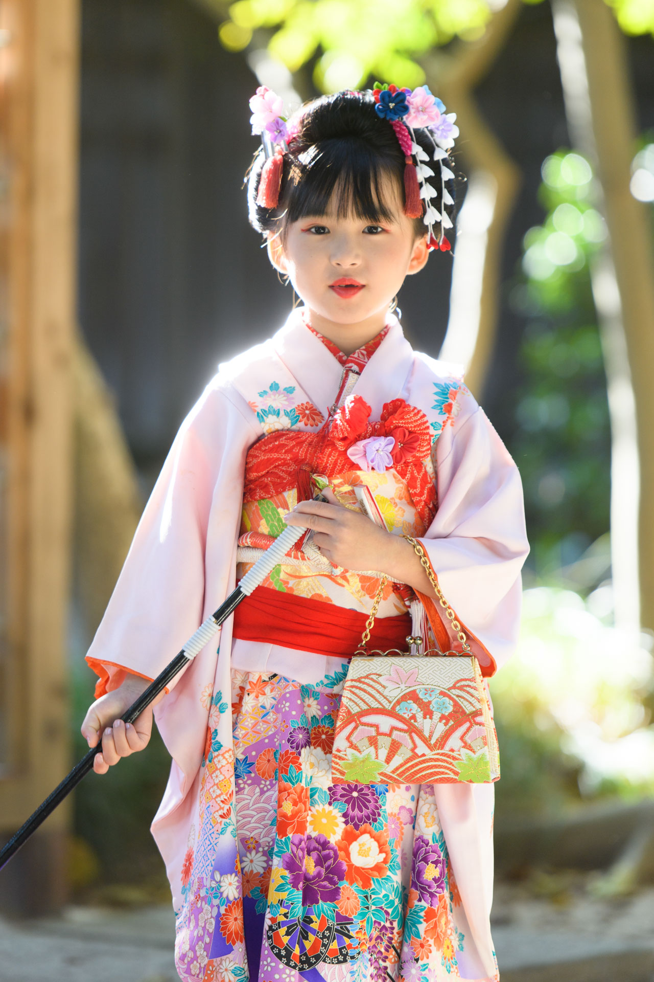七五三で楽しそうに過ごす子どもの写真