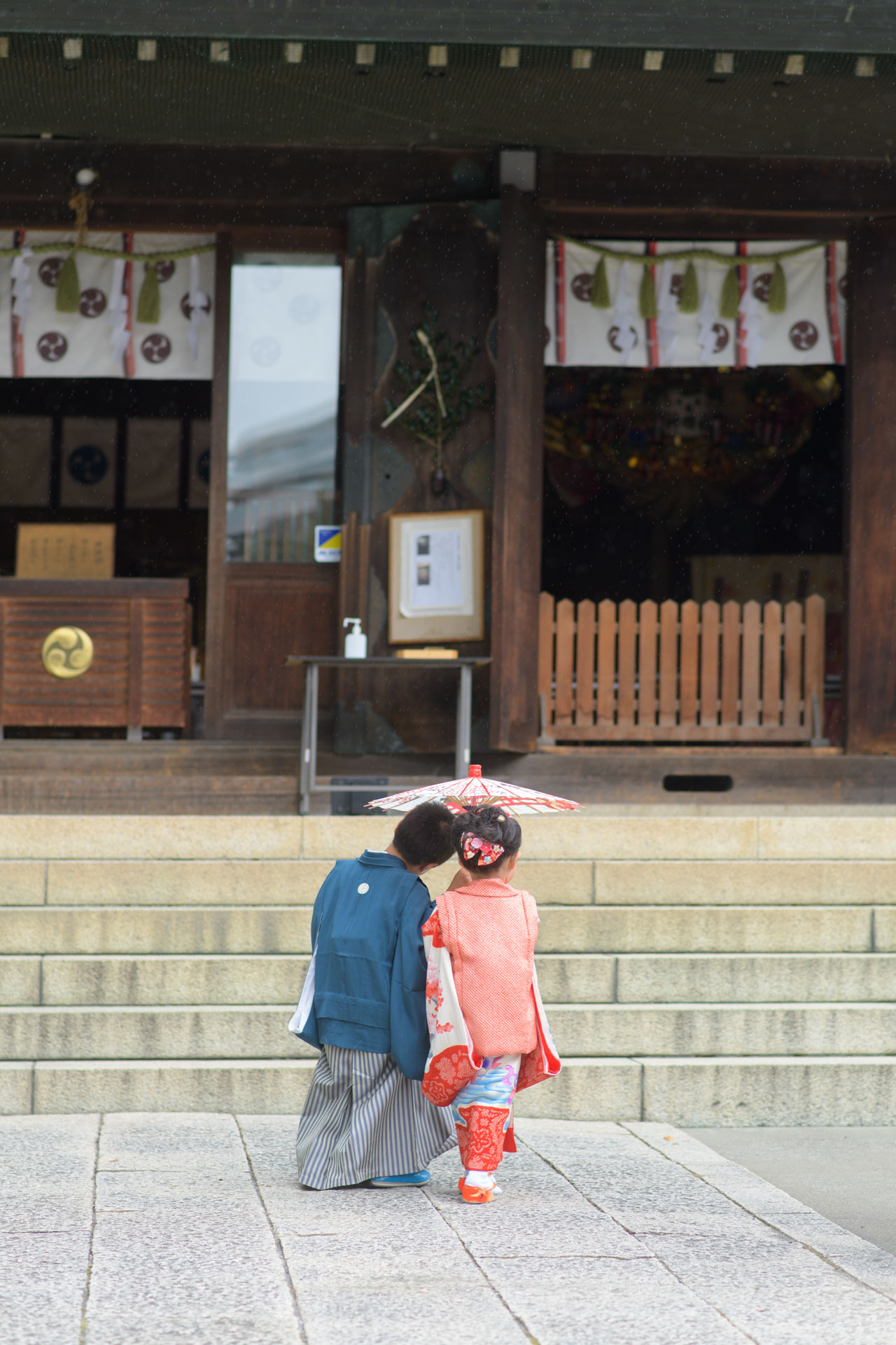 所澤神明社の七五三｜3人兄弟とご家族みんなでにぎやかな一日の写真