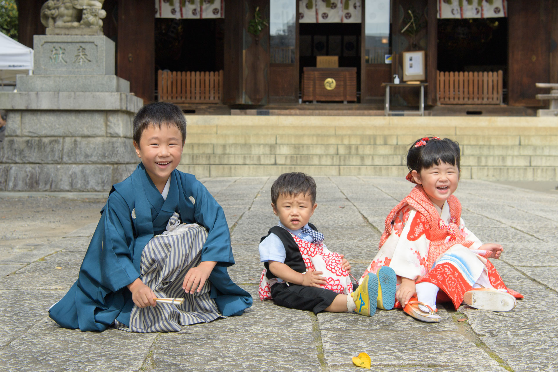 所澤神明社の七五三｜3人兄弟とご家族みんなでにぎやかな一日の写真