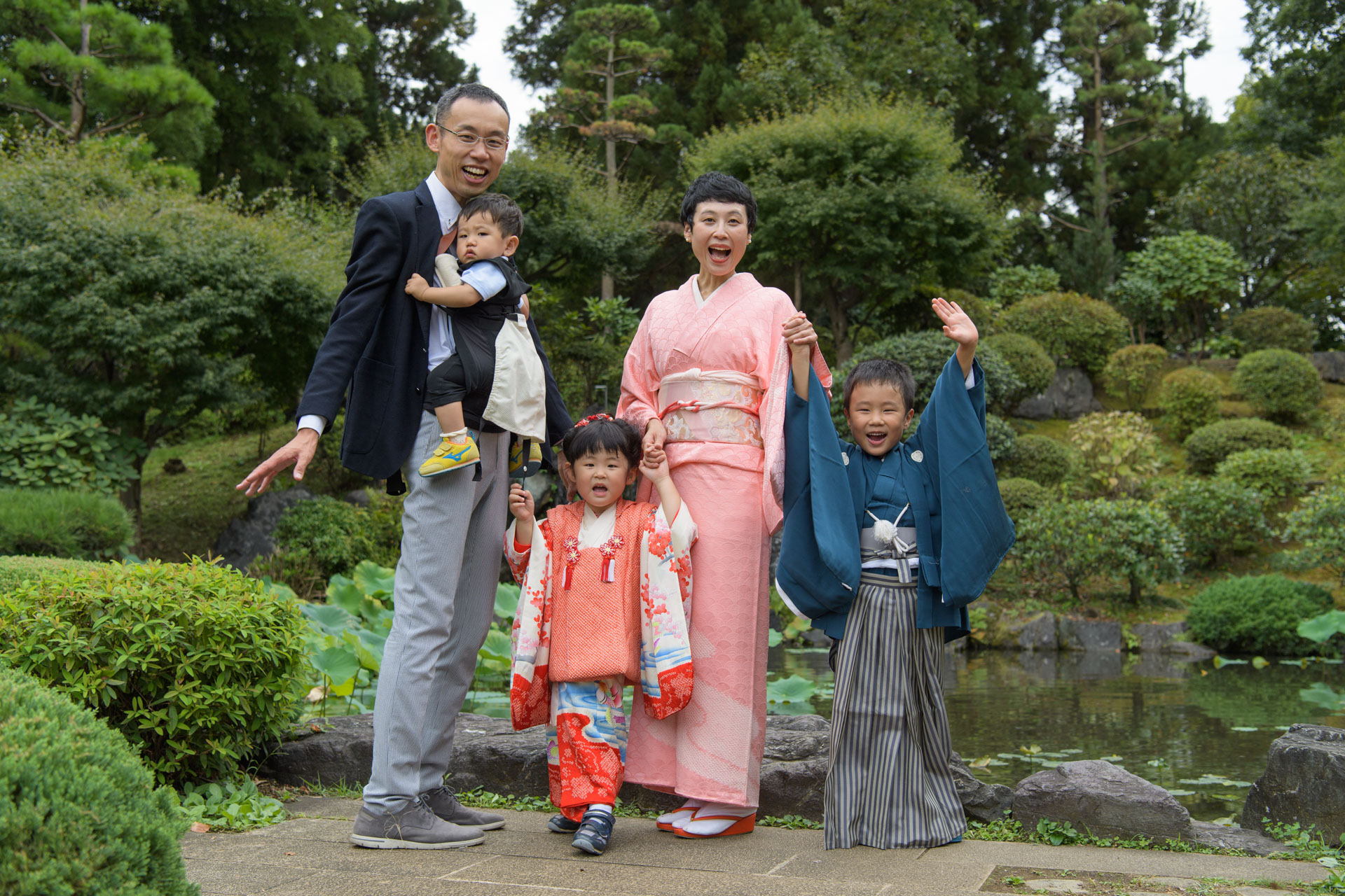 所澤神明社の七五三｜3人兄弟とご家族みんなでにぎやかな一日の写真